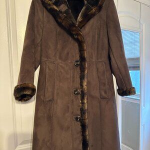 3/4 brown Gallery coat, great condition!